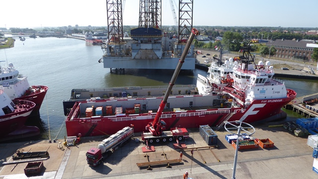 quayside_vessels_crane